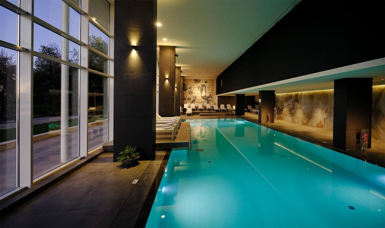 Hotel Ambasador - Liburnia Abbazia Esterno foto The swimming pool at the hotel