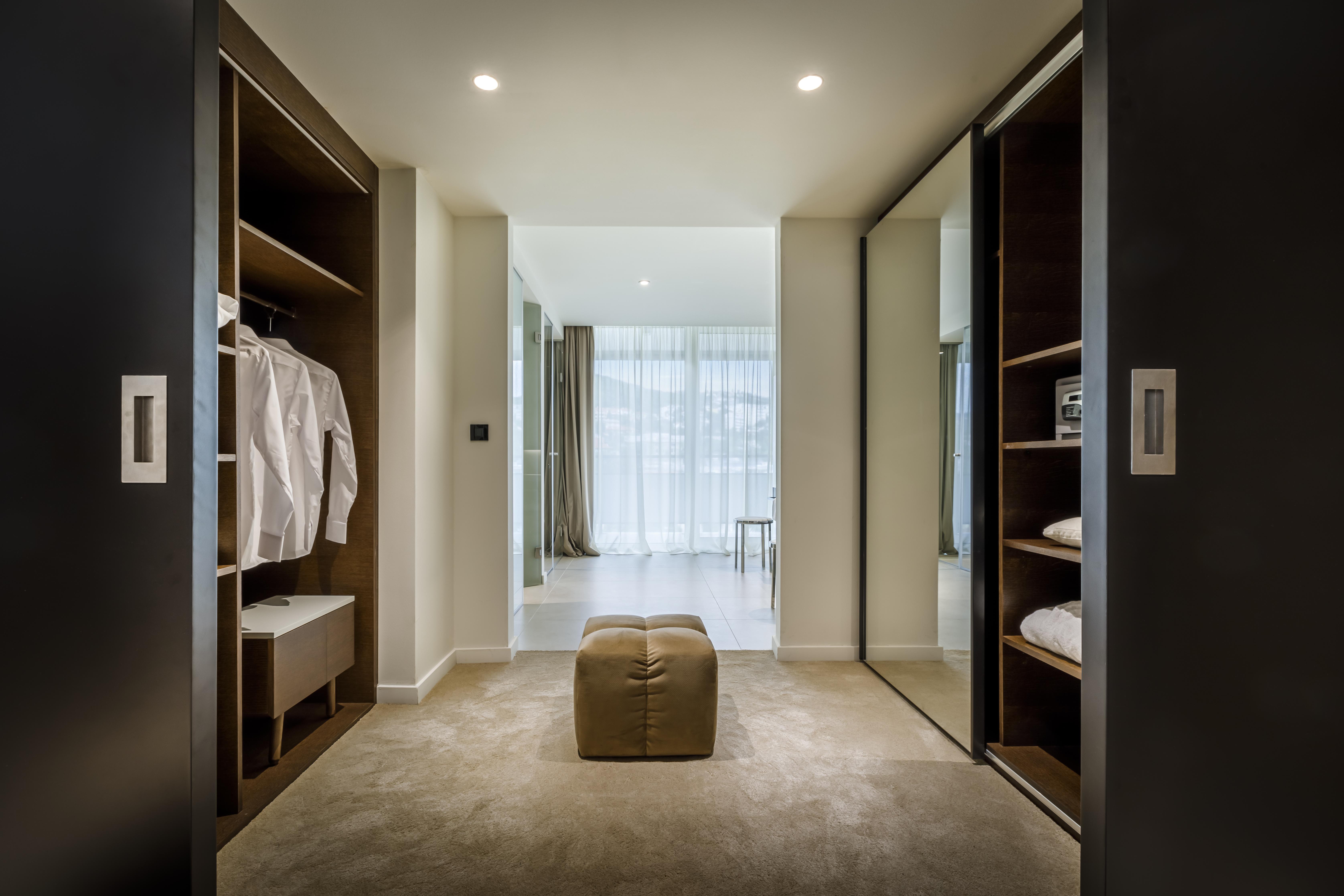 Hotel Ambasador - Liburnia Abbazia Esterno foto A walk-in wardrobe