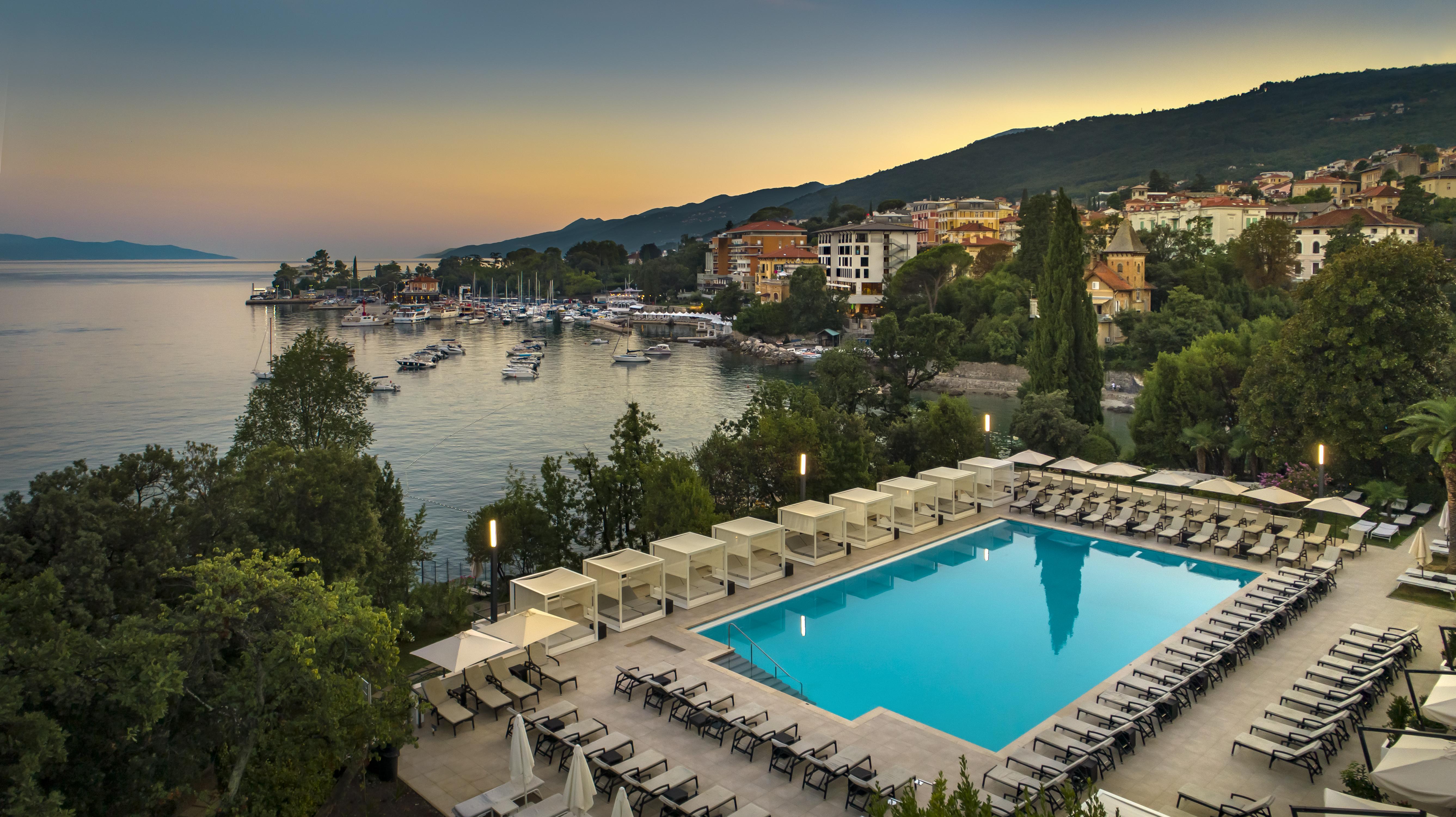 Hotel Ambasador - Liburnia Abbazia Esterno foto View of the hotel