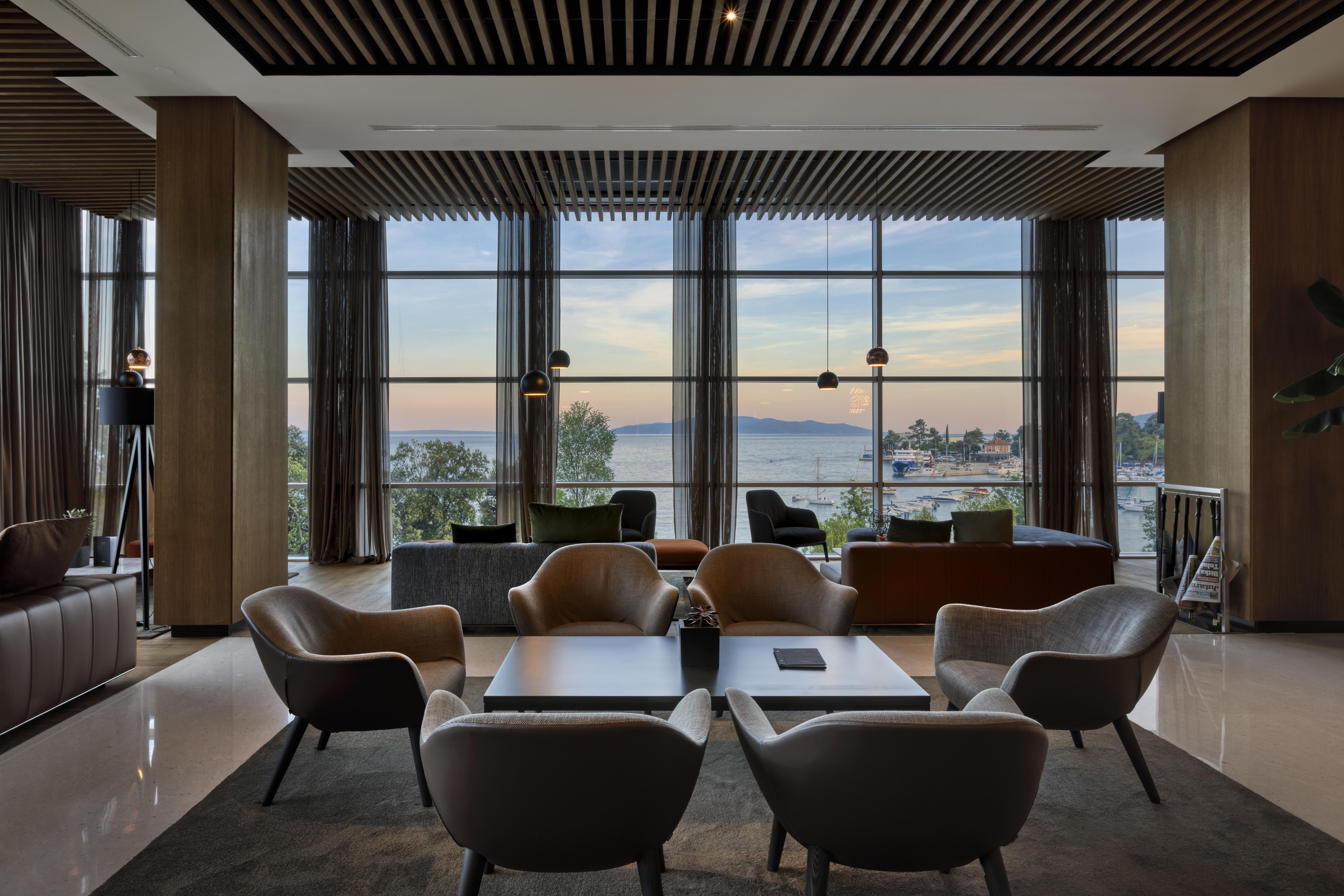 Hotel Ambasador - Liburnia Abbazia Esterno foto The lounge at the airport