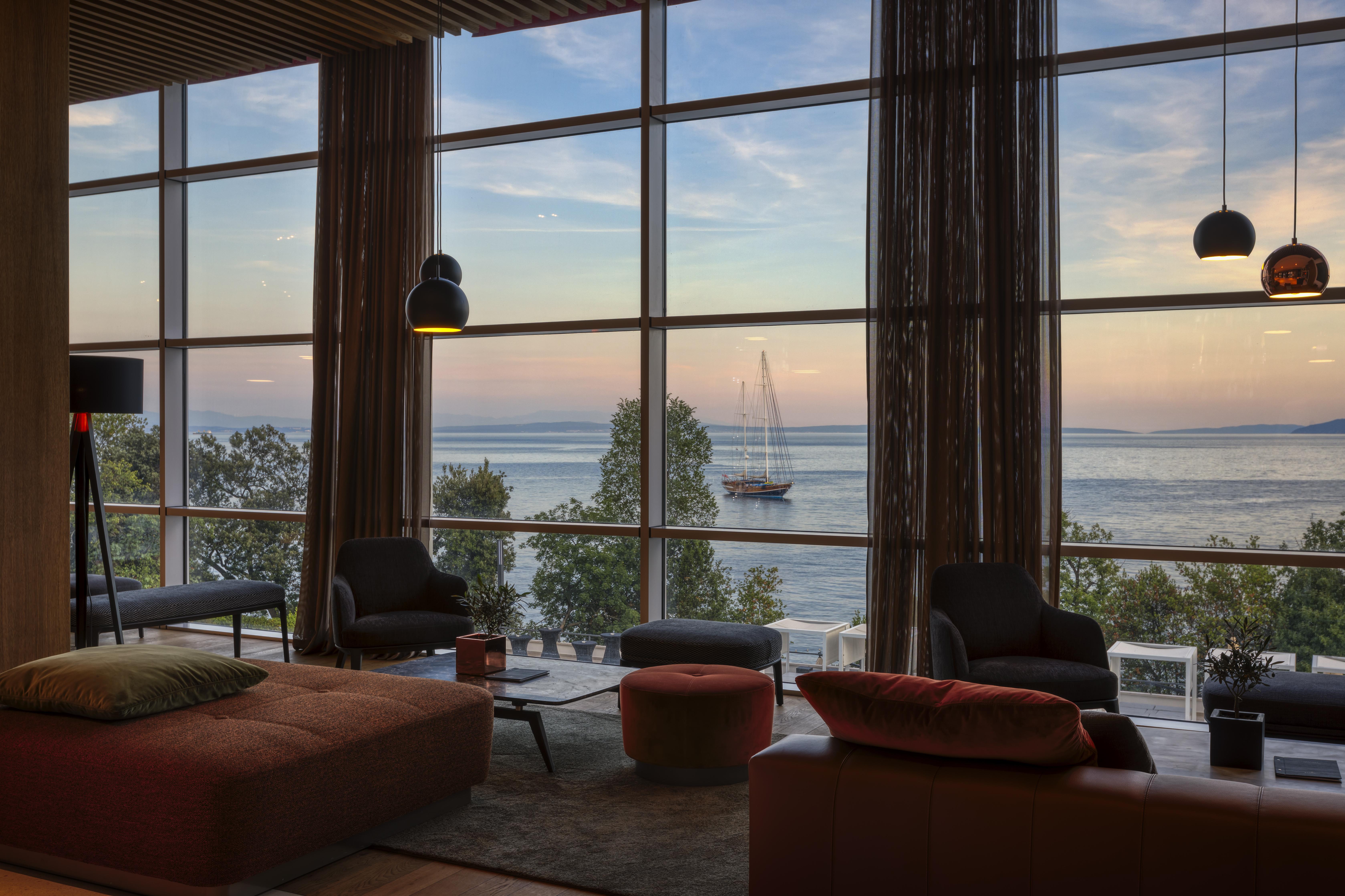 Hotel Ambasador - Liburnia Abbazia Esterno foto The lounge at the airport