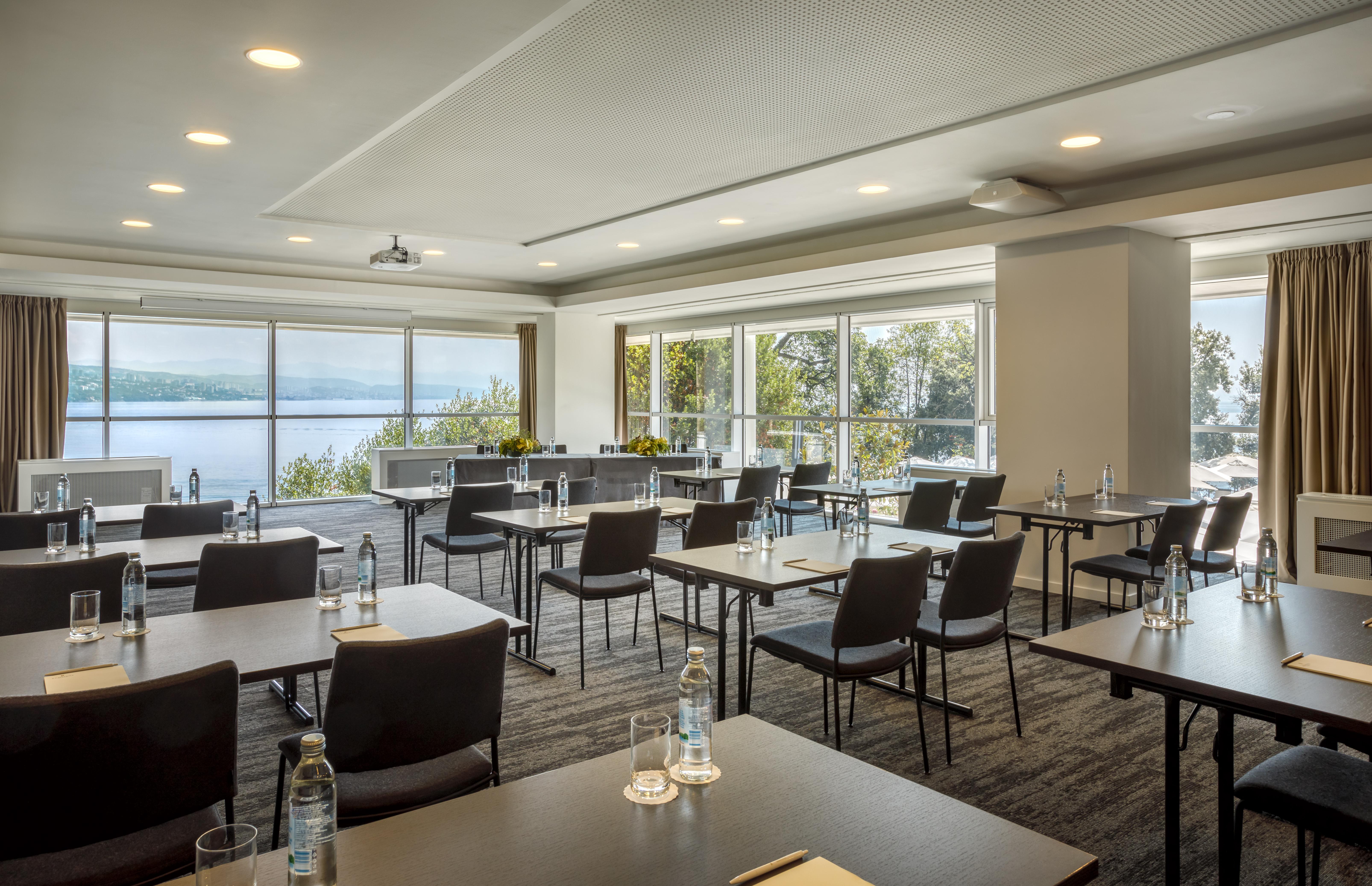 Hotel Ambasador - Liburnia Abbazia Esterno foto The Lakefront Meeting Room